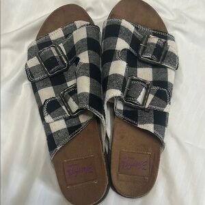 Blowfish Malibu Black and white Flannel Slide Size 10
